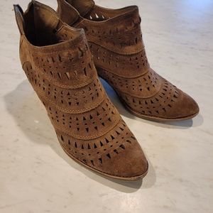 Sofft brown ankle boots